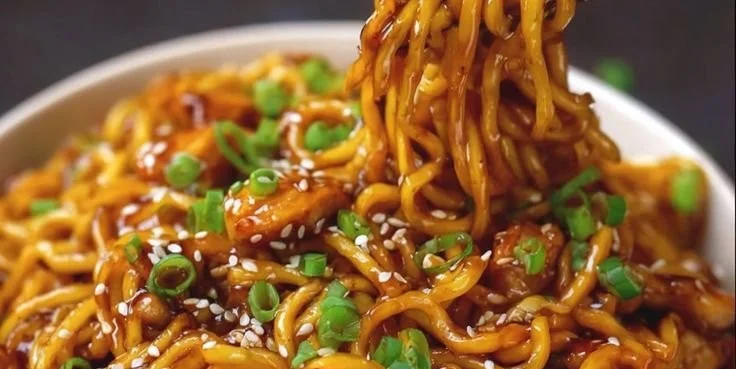 Sticky Garlic Chicken Noodles Recipe